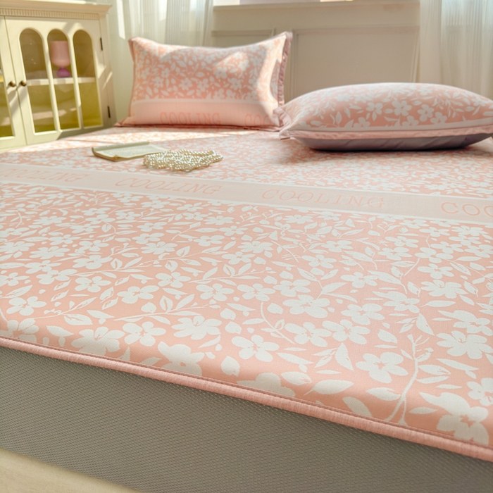 91家纺网 家纺一手货源 找家纺 花漾家居 2025新款A类色织提花PE凉感丝凉席三件套床单床笠款 床笠款-蔷薇粉