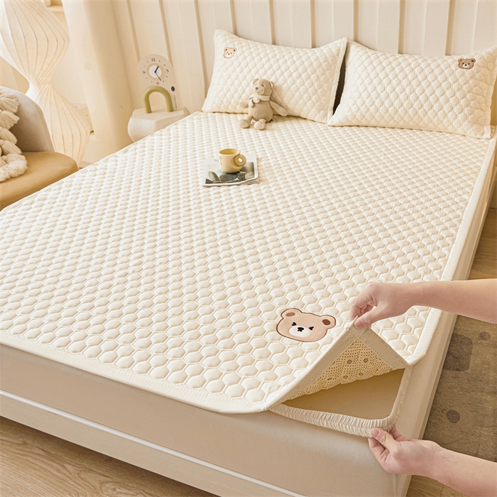 91家纺网 家纺一手货源 找家纺 布卢姆床垫 2025新款A类水洗棉刺绣抗菌床护垫 小熊仔-奶白