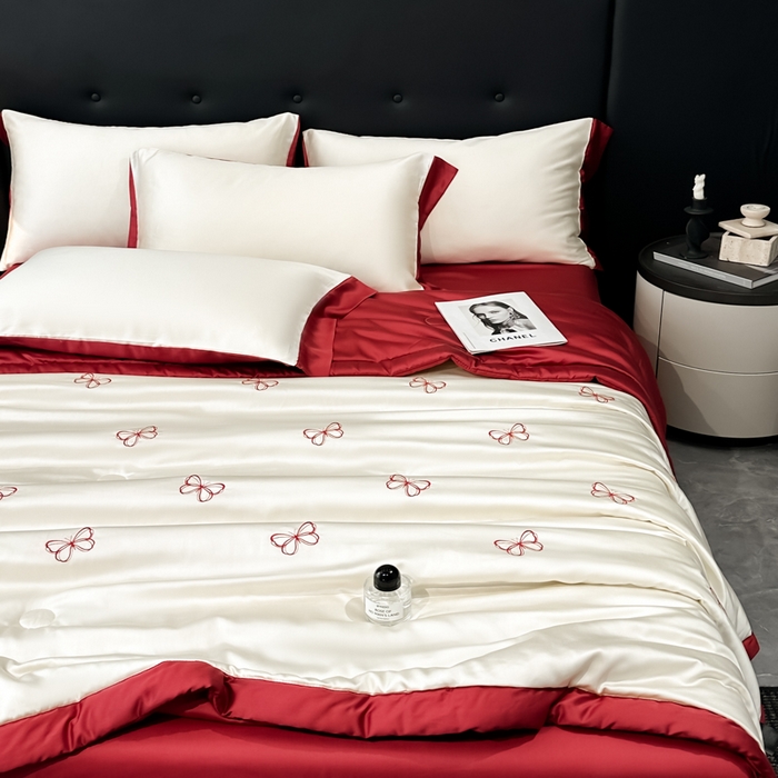 91家纺网 家纺一手货源 找家纺 满羽家纺 2025新款凉感冰丝夏被夏凉被空调被四件套 迷蝶-奶白红