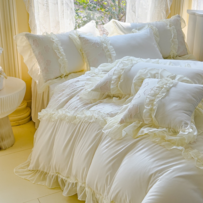 91家纺网 家纺一手货源 找家纺 狂想家  2025新款立体蕾丝花边梦娜系列四件套 梦娜奶昔白