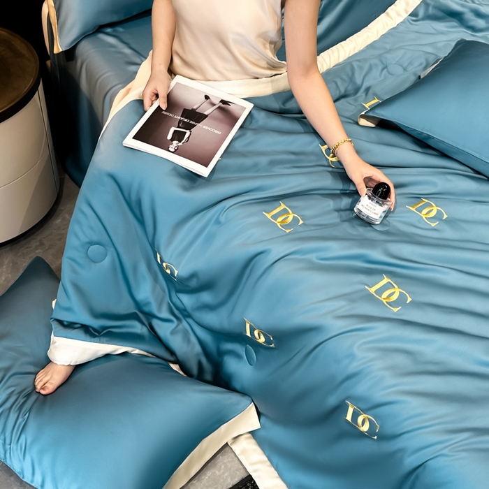 91家纺网 家纺一手货源 找家纺 满羽家纺 2025新款凉感冰丝夏被夏凉被空调被四件套 DC-宾利蓝