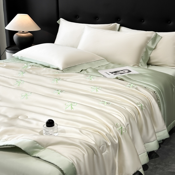 91家纺网 家纺一手货源 找家纺 满羽家纺 2025新款凉感冰丝夏被夏凉被空调被四件套 蝴蝶结-奶白绿