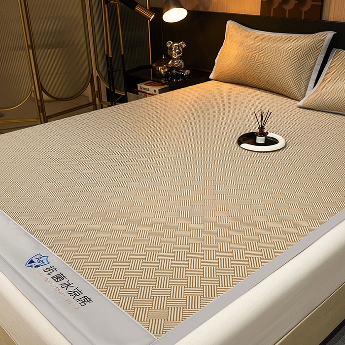 91家纺网 家纺一手货源 找家纺 999家纺 2025新款轻柔丝抗菌冰丝藤凉席（复合三明治款）宽包刺绣冰丝软席藤席 抗菌三明治冰丝藤席冰岛-时尚咖