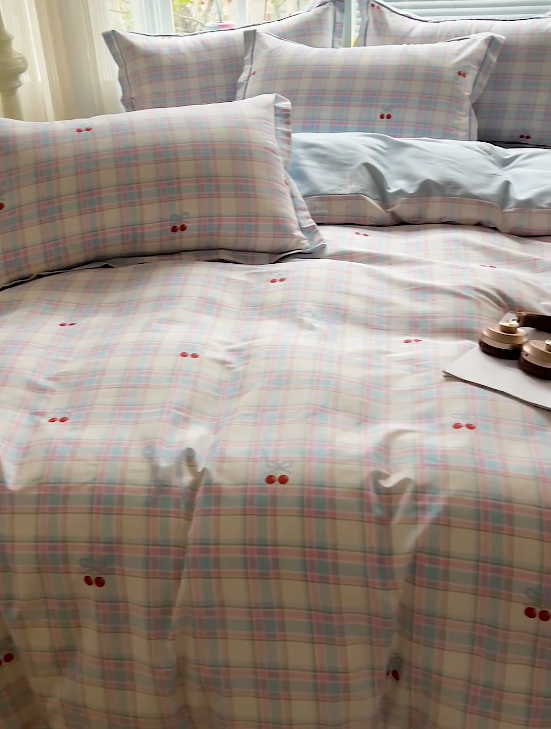 91家纺网 家纺一手货源 找家纺 暖芯优选 2025新款全棉纯棉一字绣四件套系列 樱桃派