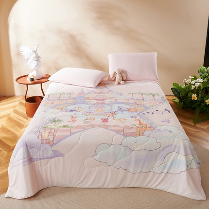 91家纺网 家纺一手货源 找家纺 巴宝路 2025新款ada和allen的朋友们系列凉感夏被夏凉被空调被安芯丝抗菌防螨低敏控敏 配送包装 游园会