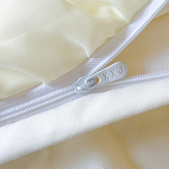 91家纺网 家纺一手货源 找家纺 狂想家  2025新款立体蕾丝花边梦娜系列四件套 梦娜奶昔白