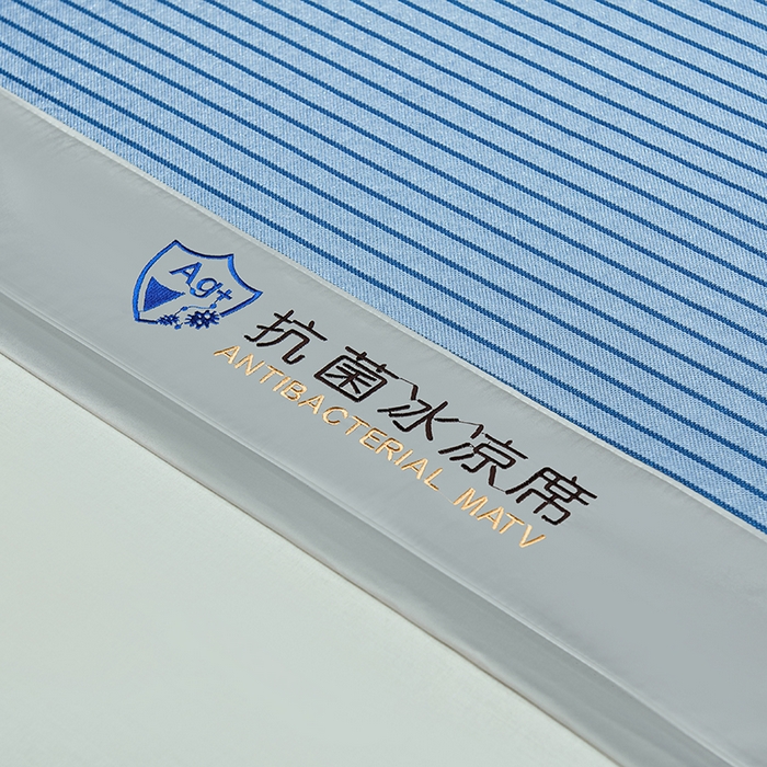91家纺网 家纺一手货源 找家纺 999家纺 2025新款轻柔丝抗菌冰丝藤凉席（复合三明治款）宽包刺绣冰丝软席藤席 抗菌三明治冰丝藤席冰川-绅士蓝