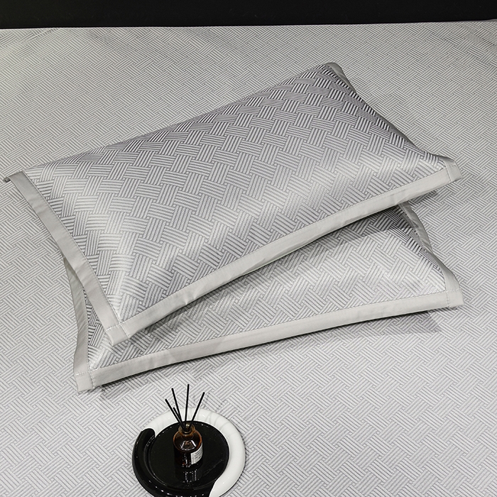 91家纺网 家纺一手货源 找家纺 999家纺 2025新款轻柔丝抗菌冰丝藤凉席（复合三明治款）宽包刺绣冰丝软席藤席 抗菌三明治冰丝藤席冰岛-星光灰