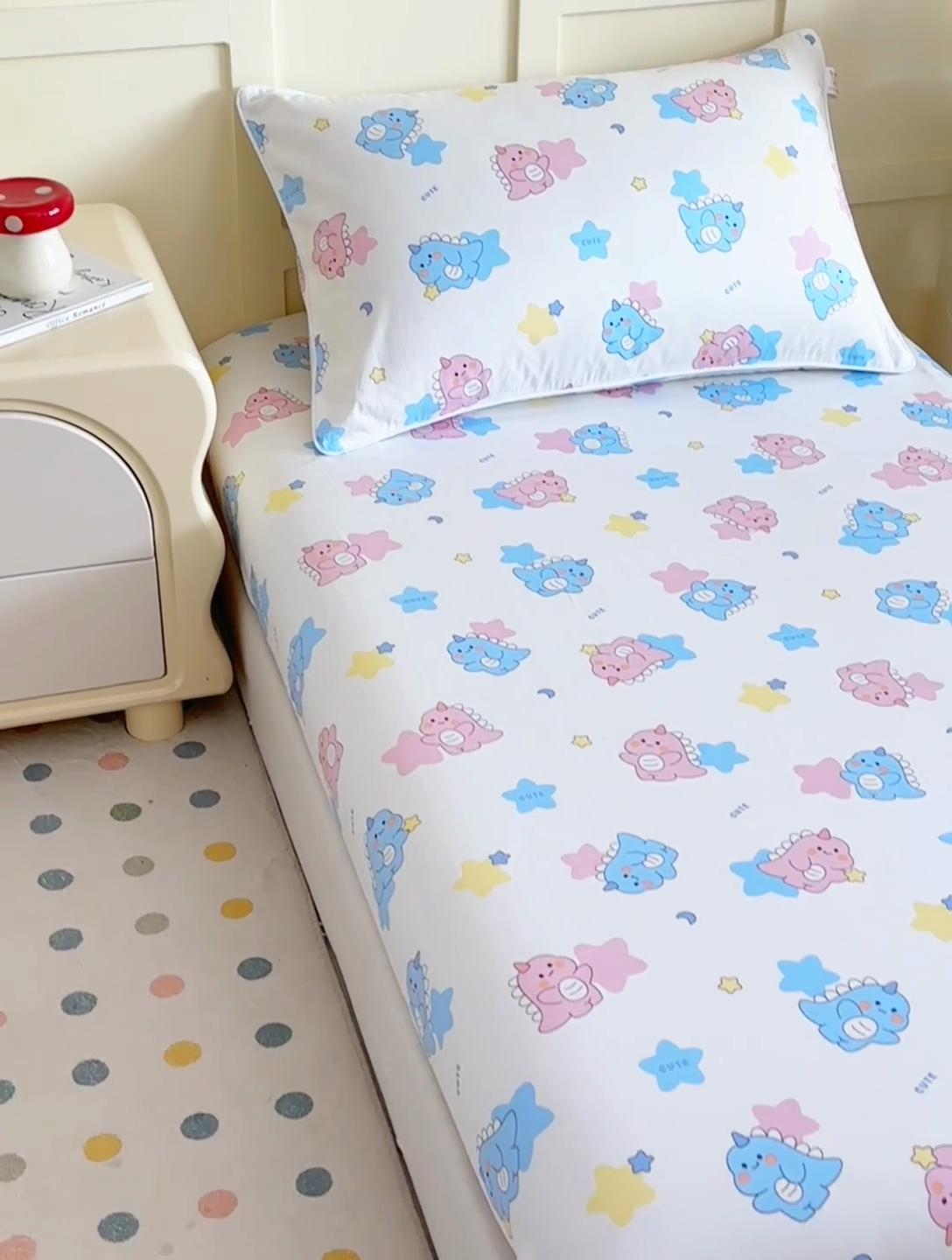 91家纺网 家纺一手货源 找家纺 ds生活馆 2025新款儿童纯棉精梳棉系列单床笠 星星恐龙白