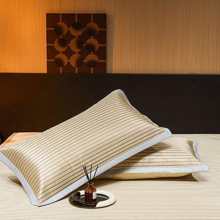 91家纺网 家纺一手货源 找家纺 999家纺 2025新款轻柔丝抗菌冰丝藤凉席（复合三明治款）宽包刺绣冰丝软席藤席 抗菌三明治冰丝藤席冰川-时尚咖