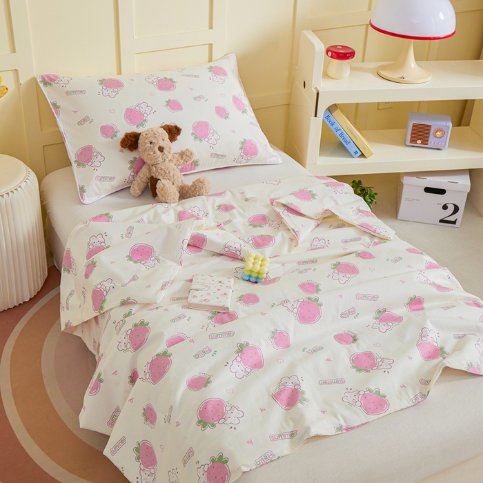 91家纺网 家纺一手货源 找家纺 ds生活馆 2025新款儿童学生纯棉精梳棉系列单夏被 草莓生活