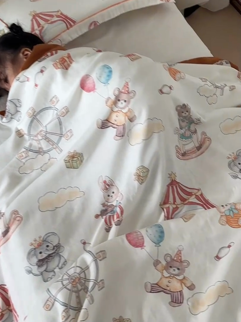 91家纺网 家纺一手货源 找家纺 荷马之梦 2025新款天竹系列—A类原创印花天竹纤维四层纱儿童盖毯 马戏团