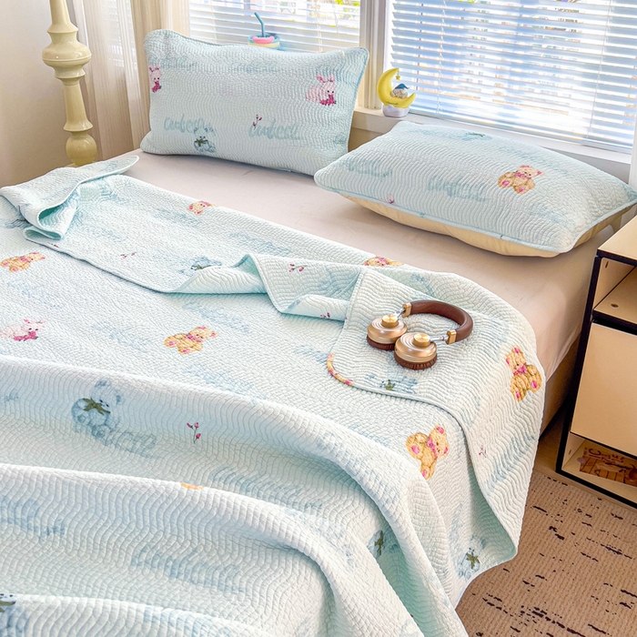 91家纺网 家纺一手货源 找家纺 羽爱家纺 2025全棉13372新疆棉花床盖三件套甜梦小熊