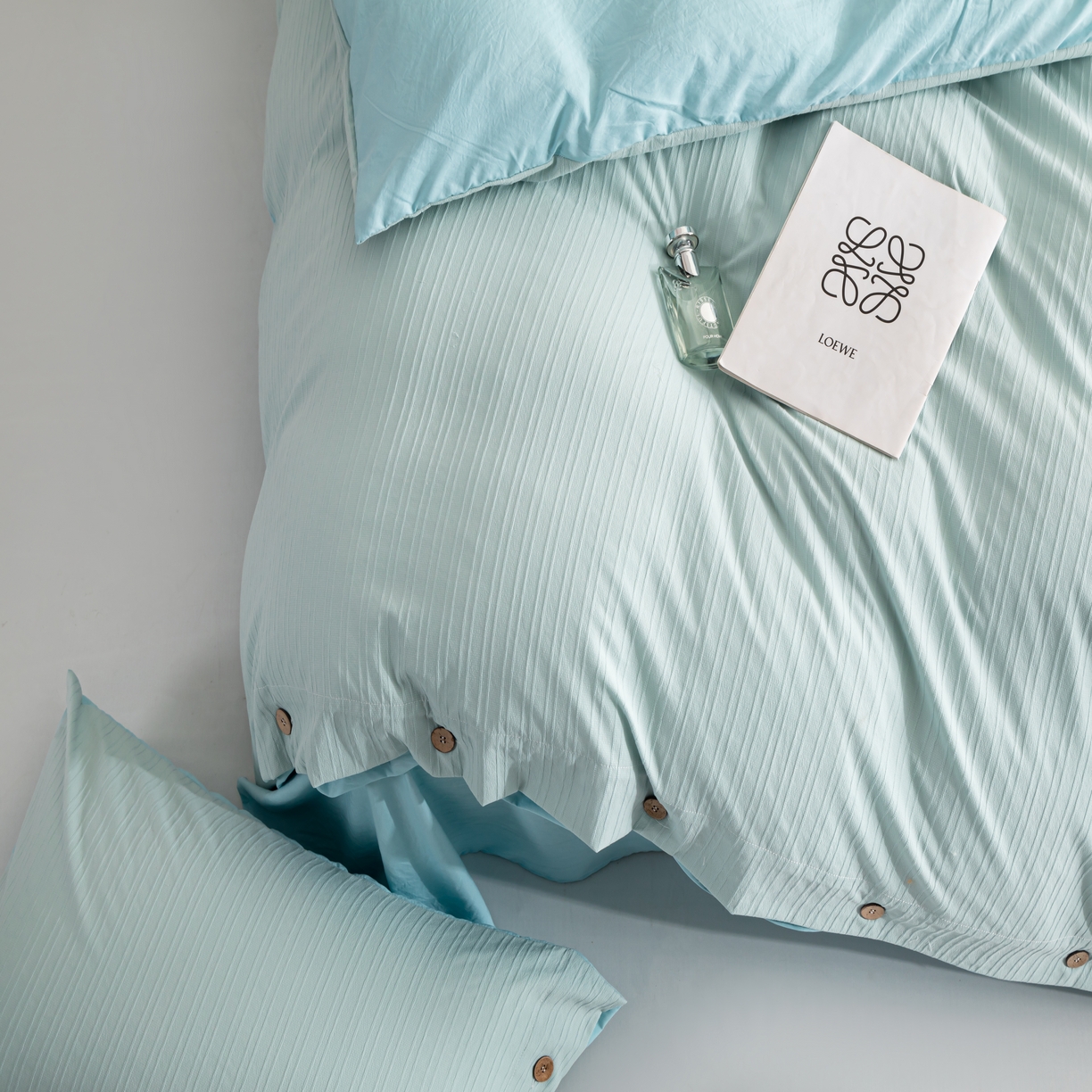 91家纺网 家纺一手货源 找家纺 恋之语 2025新款亲肤舒适提花纽扣款四件套 赛琳娜-天蓝