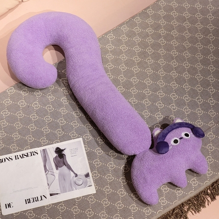 91家纺网 家纺一手货源 找家纺 （总）仟亿莱 2025新款INS风问号猫长条睡觉抱枕