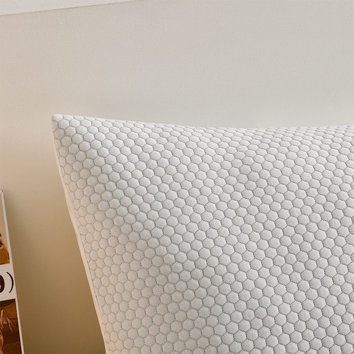 91家纺网 家纺一手货源 找家纺 艾兜坊 2025新款凉豆豆双人枕套 极简小熊-灰