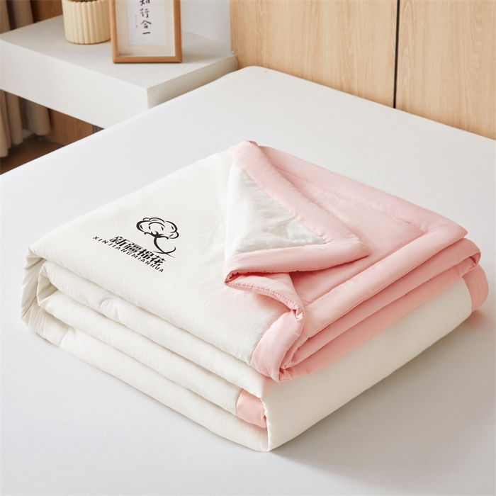 91家纺网 家纺一手货源 找家纺 爱屋及屋 2025新款纯色撞色100%棉花填充夏被夏凉被空调被夏季可机洗薄被子被芯 粉玉+奶白