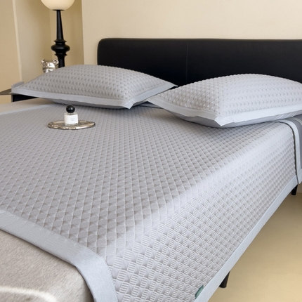 91家纺网 家纺一手货源 找家纺 席世家 2025新款凉感席冰豆豆席子三套件凉席床笠 小方格珍珠灰-床席款