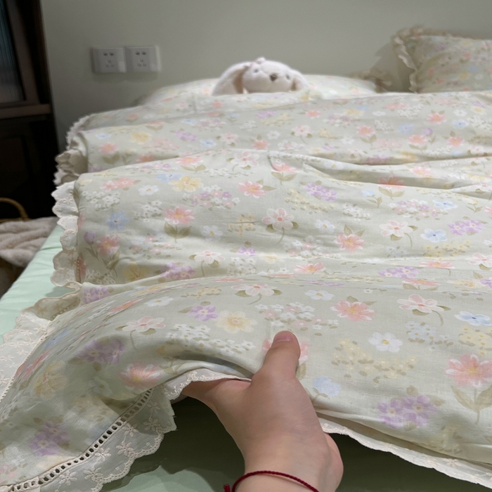 91家纺网 家纺一手货源 找家纺 荣轩2025新款全棉双层纱镂空花边工艺款四件套（铺床版）白桃花茶