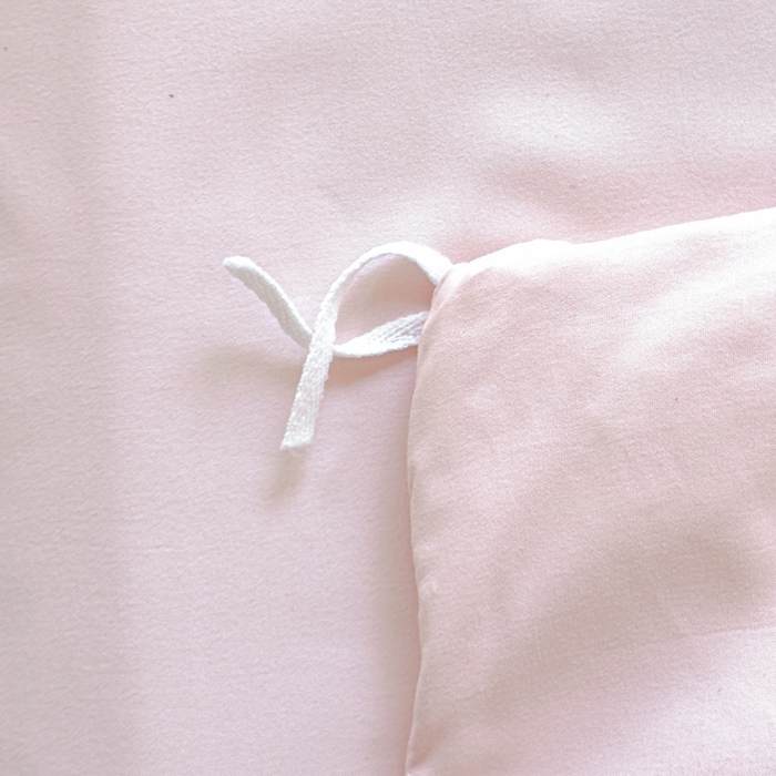 91家纺网 家纺一手货源 找家纺 狂想家  2025新款立体蕾丝花边梦娜系列四件套 梦娜茶花粉