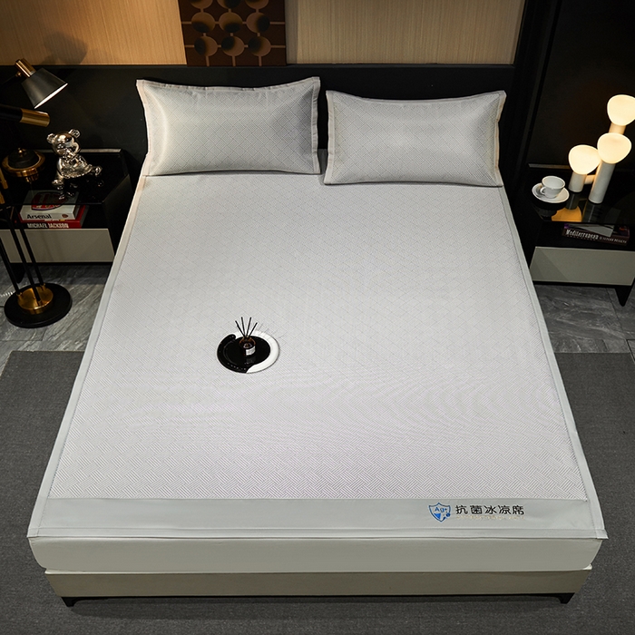 91家纺网 家纺一手货源 找家纺 999家纺 2025新款轻柔丝抗菌冰丝藤凉席（复合三明治款）宽包刺绣冰丝软席藤席 抗菌三明治冰丝藤席冰岛-星光灰