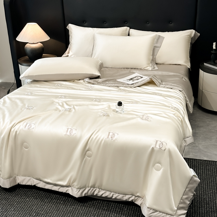 91家纺网 家纺一手货源 找家纺 满羽家纺 2025新款凉感冰丝夏被夏凉被空调被四件套 DC-奶白灰