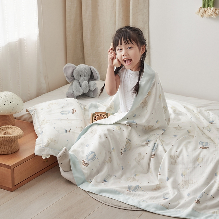 91家纺网 家纺一手货源 找家纺 荷马之梦 2025新款天竹系列—A类原创印花天竹纤维四层纱儿童盖毯 梦之奇遇