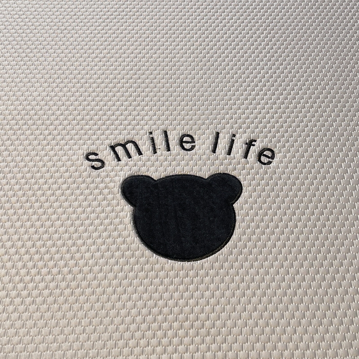 91家纺网 家纺一手货源 找家纺 （总）爱思凯家纺 2025新款冰豆豆贴布绣床笠床席款-八宝熊系列绑带床席款（场景二）