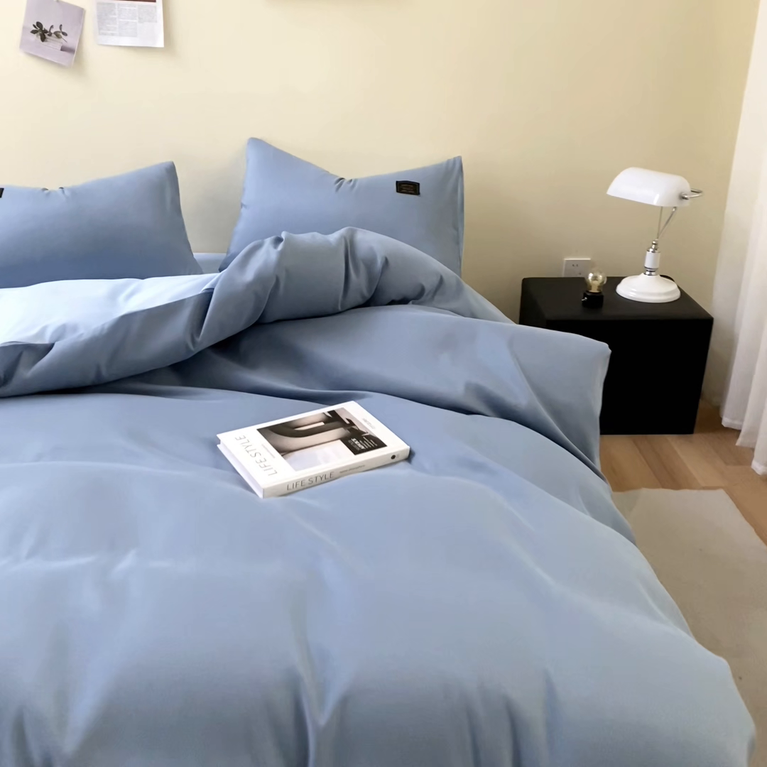 91家纺网 家纺一手货源 找家纺 恋之语 2025新款90克纯色双拼单被套 星耀蓝+浅兰