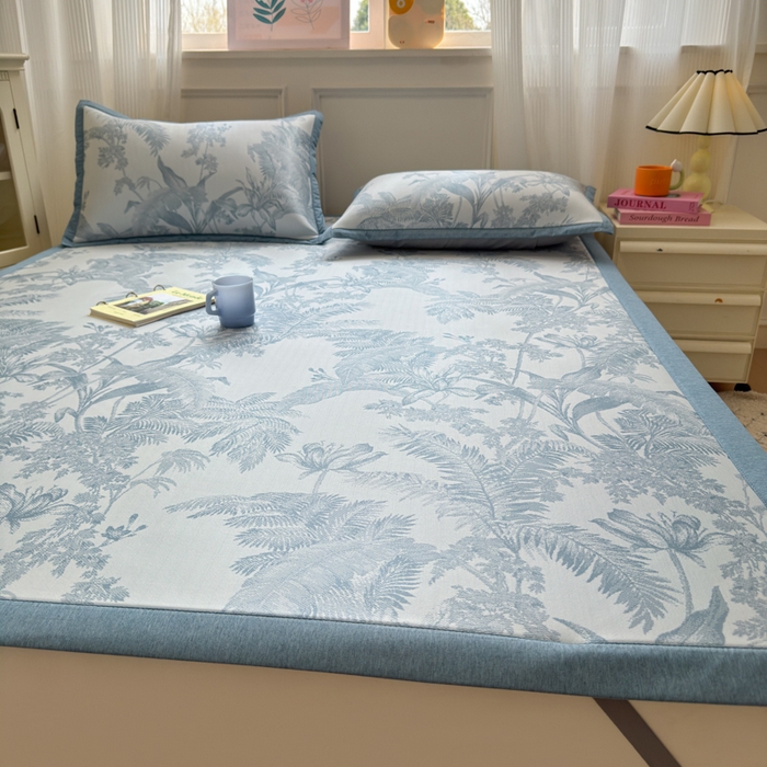 91家纺网 家纺一手货源 找家纺 花漾家居 2025新款A类色织提花PE凉感丝凉席三件套床单床笠款 床单款-芭蕉蓝