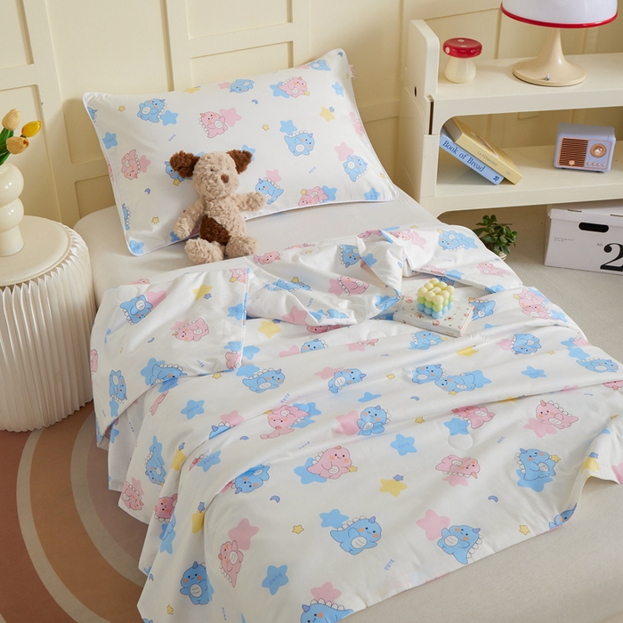 91家纺网 家纺一手货源 找家纺 ds生活馆 2025新款儿童学生纯棉精梳棉系列单夏被 星星恐龙白