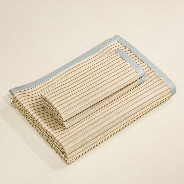 91家纺网 家纺一手货源 找家纺 999家纺 2025新款轻柔丝抗菌冰丝藤凉席（复合三明治款）宽包刺绣冰丝软席藤席 抗菌三明治冰丝藤席冰川-时尚咖