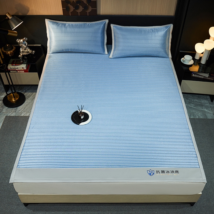 91家纺网 家纺一手货源 找家纺 999家纺 2025新款轻柔丝抗菌冰丝藤凉席（复合三明治款）宽包刺绣冰丝软席藤席 抗菌三明治冰丝藤席冰川-绅士蓝