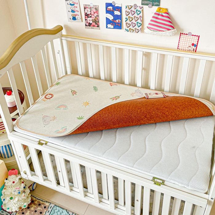 91家纺网 家纺一手货源 找家纺 富馨莱 2025新款幼儿园古藤席冰丝席双面可用儿童凉席双面凉感 狮子王国