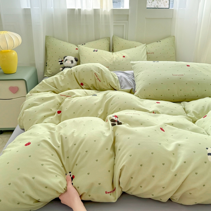 91家纺网 家纺一手货源 找家纺 丝芙妮家居2025新款水洗针织棉双层纱印花四件套 熊猫胖胖-绿