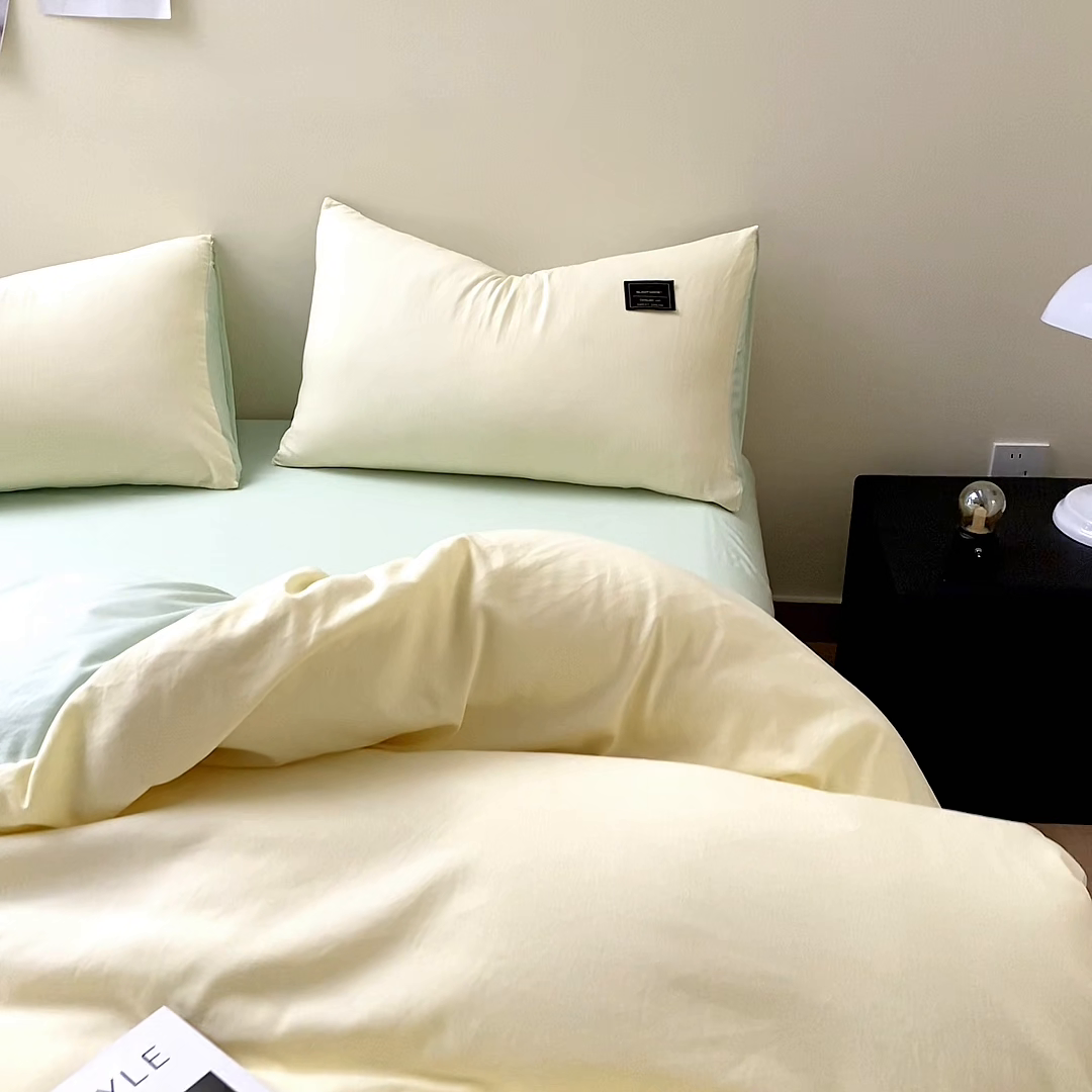 91家纺网 家纺一手货源 找家纺 恋之语 2025新款90克纯色双拼单被套 奶油黄+浅兰