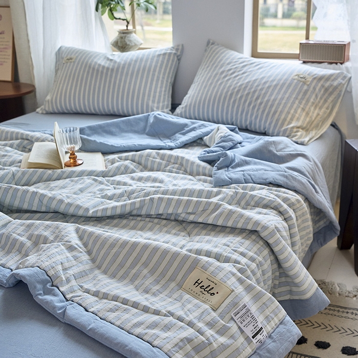 91家纺网 家纺一手货源 找家纺 恋人优选 2025新款纯棉色织水洗夏被 简约条纹-浅蓝