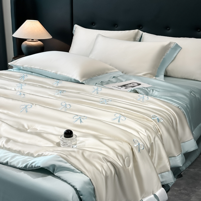 91家纺网 家纺一手货源 找家纺 满羽家纺 2025新款凉感冰丝夏被夏凉被空调被四件套 蝴蝶结-奶白兰