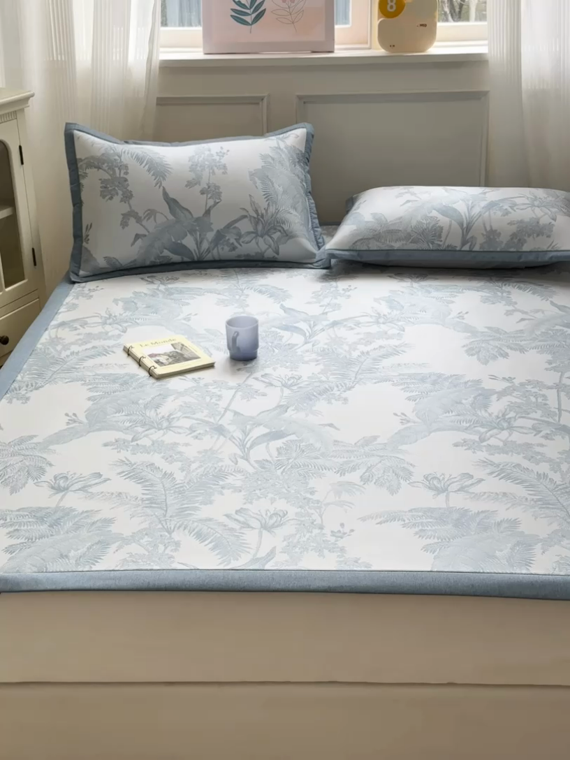 91家纺网 家纺一手货源 找家纺 花漾家居 2025新款A类色织提花PE凉感丝凉席三件套床单床笠款 床单款-芭蕉蓝