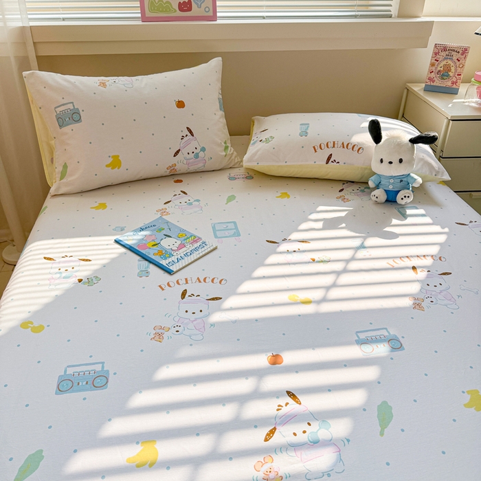 91家纺网 家纺一手货源 找家纺 呗旺鹿 2025新款正版三丽鸥全棉13372单品床笠 运动帕恰狗