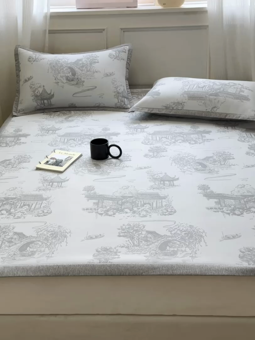 91家纺网 家纺一手货源 找家纺 花漾家居 2025新款A类色织提花PE凉感丝凉席三件套床单床笠款 床单款-江南灰