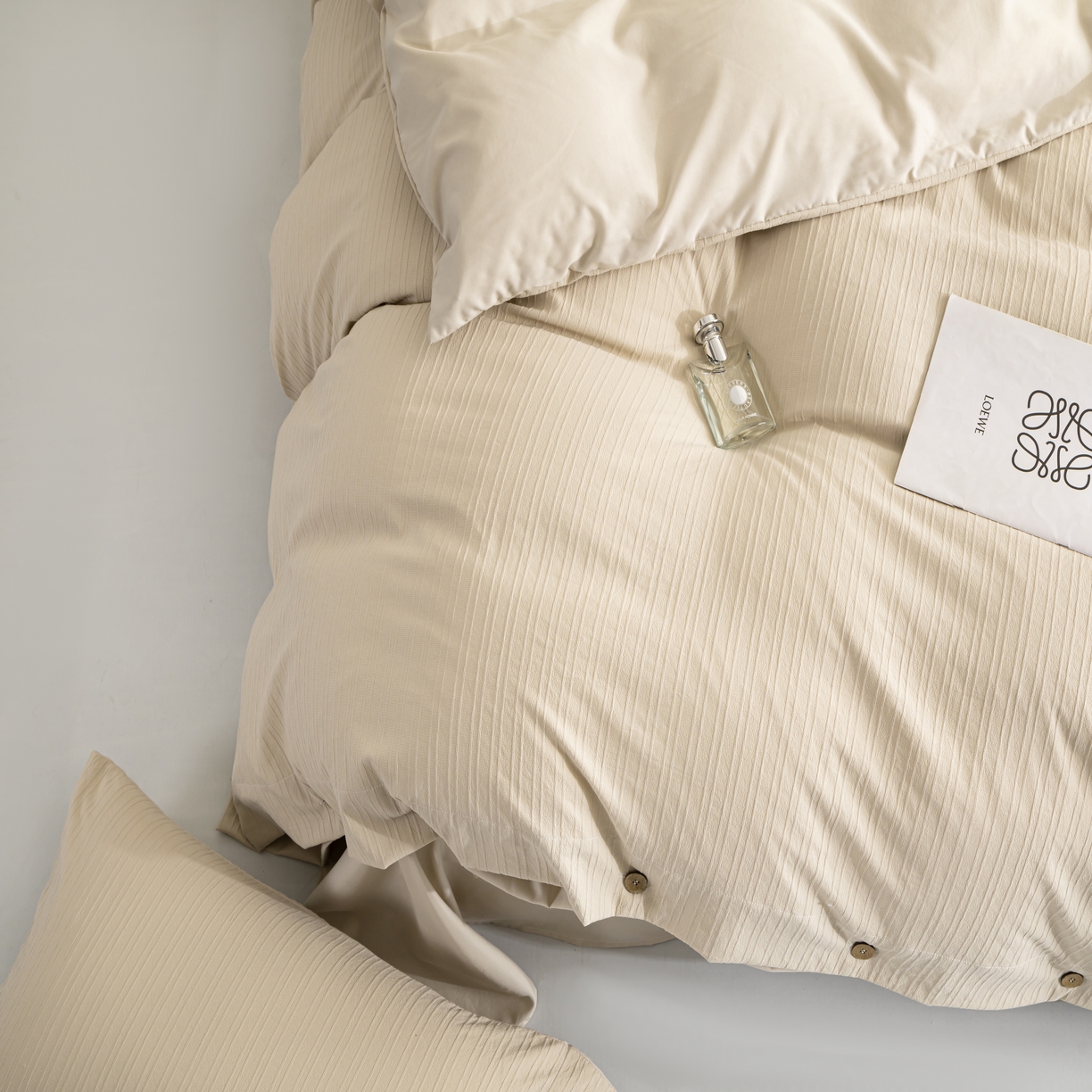 91家纺网 家纺一手货源 找家纺 恋之语 2025新款亲肤舒适提花纽扣款四件套 赛琳娜-奶驼