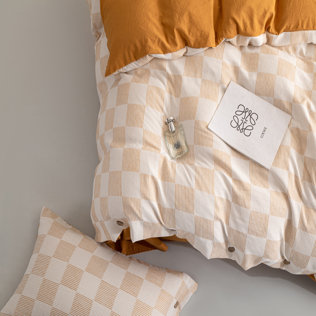 91家纺网 家纺一手货源 找家纺 （总）恋之语 2025新款亲肤舒适提花纽扣款四件套