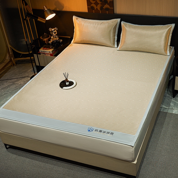 91家纺网 家纺一手货源 找家纺 999家纺 2025新款轻柔丝抗菌冰丝藤凉席（复合三明治款）宽包刺绣冰丝软席藤席 抗菌三明治冰丝藤席冰川-时尚咖