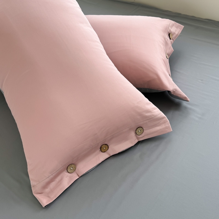 91家纺网 家纺一手货源 找家纺 艾迪尚家纺 2025新款A类纯色双拼长绒棉纯棉刺绣系列单品被套 被套单件（有单品 可定制） 粉灰谧语