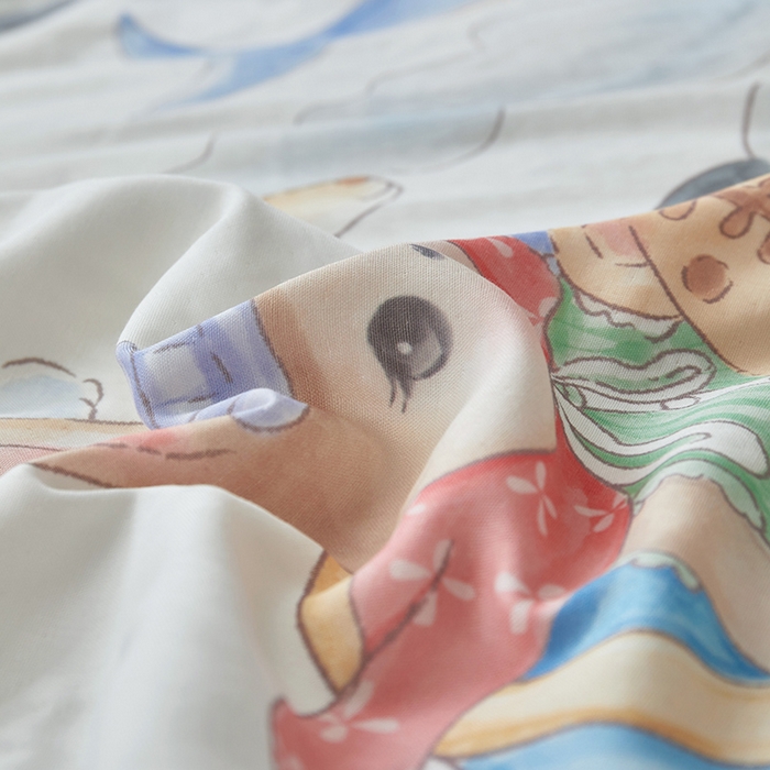 91家纺网 家纺一手货源 找家纺 荷马之梦 2025新款天竹系列—A类原创手绘风大版天竹纤维四层纱儿童盖毯 跑跑小熊猫