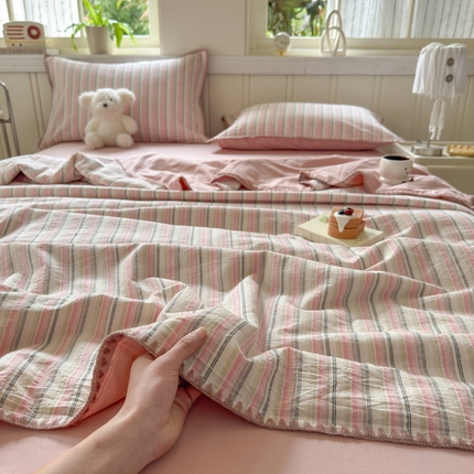 91家纺网 家纺一手货源 找家纺 莱登卡奴 2025新款A类全棉色织水洗棉大豆夏被四件套系列 色织夏被-里恩豆沙