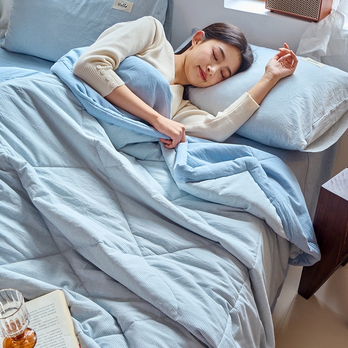 91家纺网 家纺一手货源 找家纺 恋人优选 2025新款纯棉色织水洗夏被 流年雾蓝