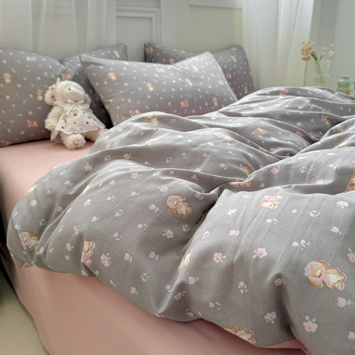 91家纺网 家纺一手货源 找家纺 丝芙妮家居2025新款水洗针织棉双层纱印花四件套 花舞小熊