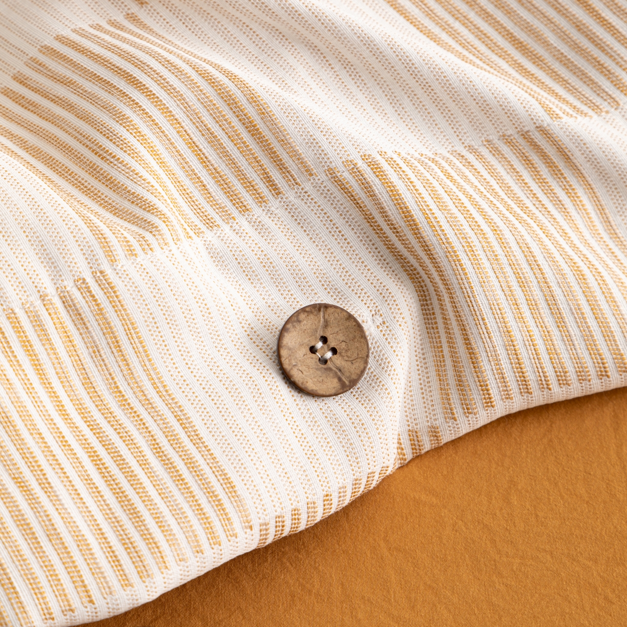 91家纺网 家纺一手货源 找家纺 （总）恋之语 2025新款亲肤舒适提花纽扣款四件套